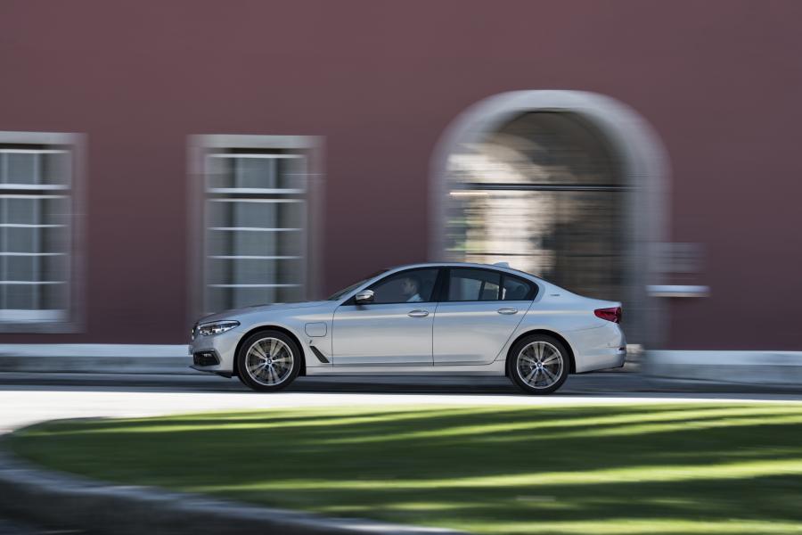  BMW 530e 2017 года  (WW) (фото 6 из 57)